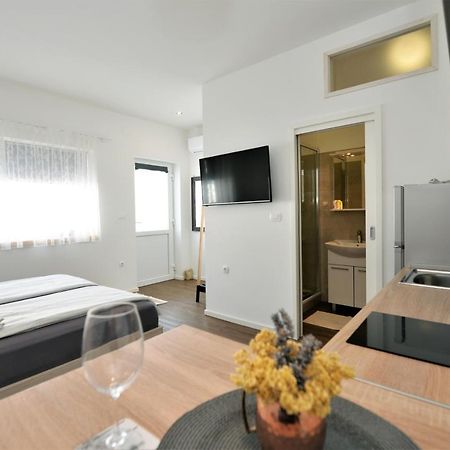 Envi Apartments Murter Exteriör bild