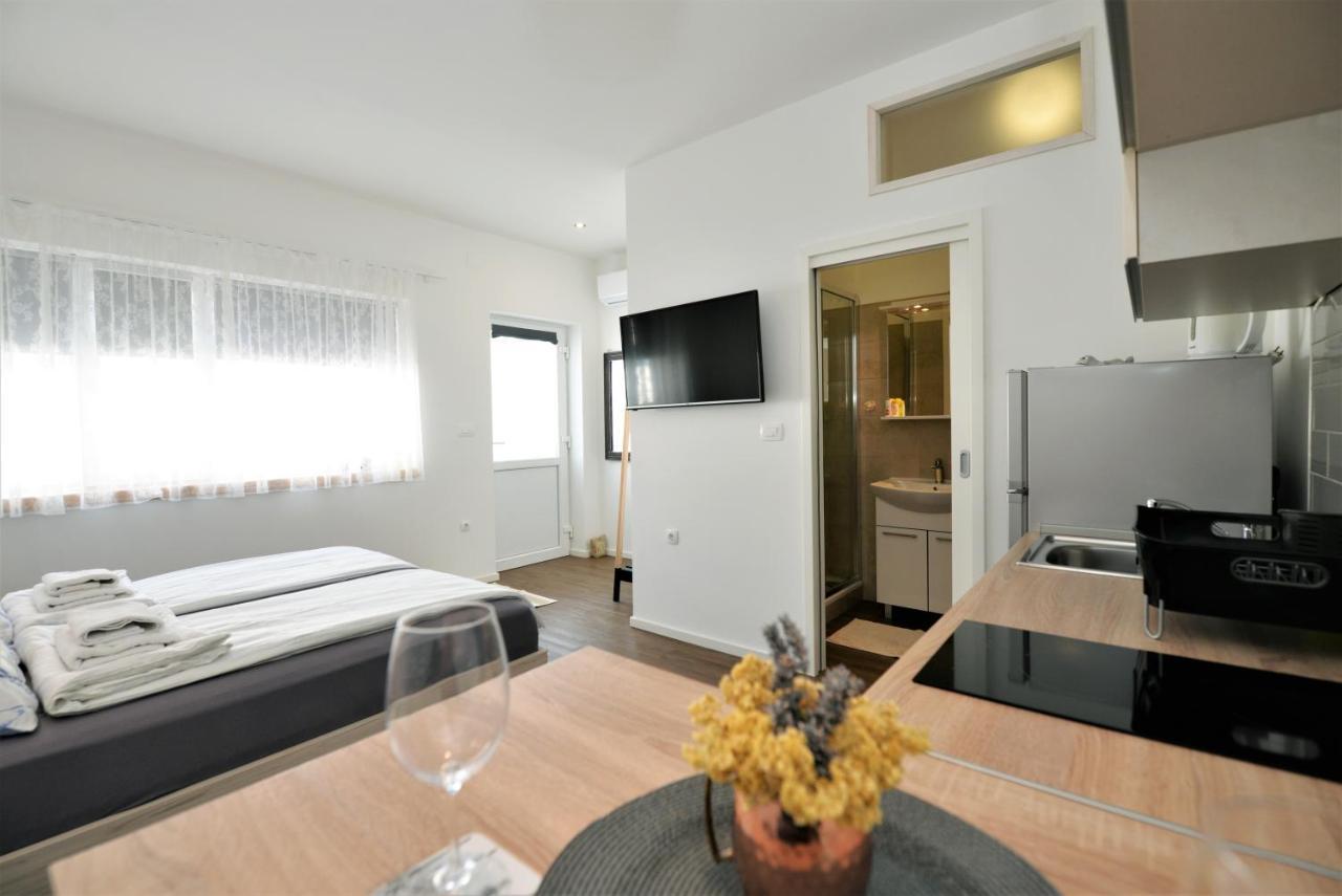 Envi Apartments Murter Exteriör bild
